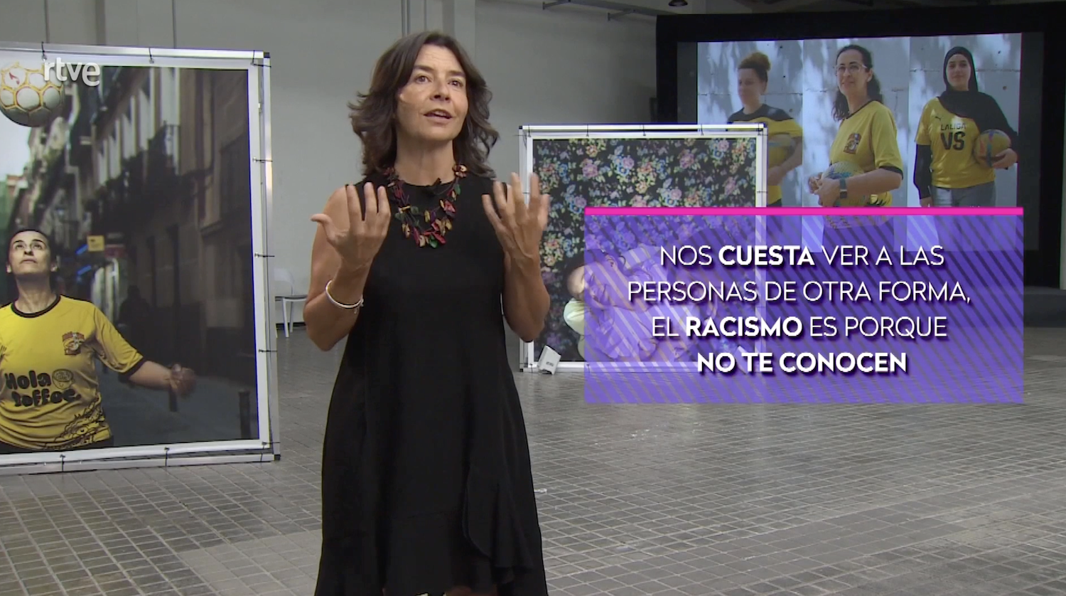 A screenshot of Ofelia de Pablo on Spanish television