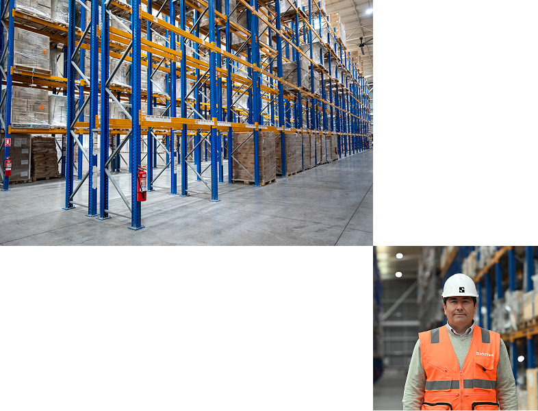 Selotrans Hero Image: Dos trabajadores discuten temas laborales en la bodega