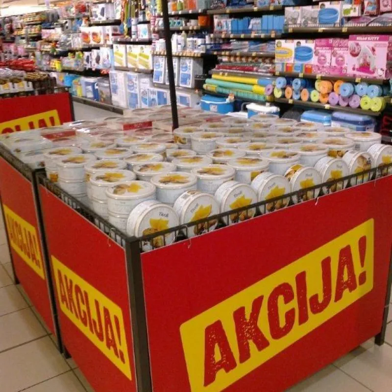 Akcija promotion bins filled with Danish butter cookie tins in Serbia