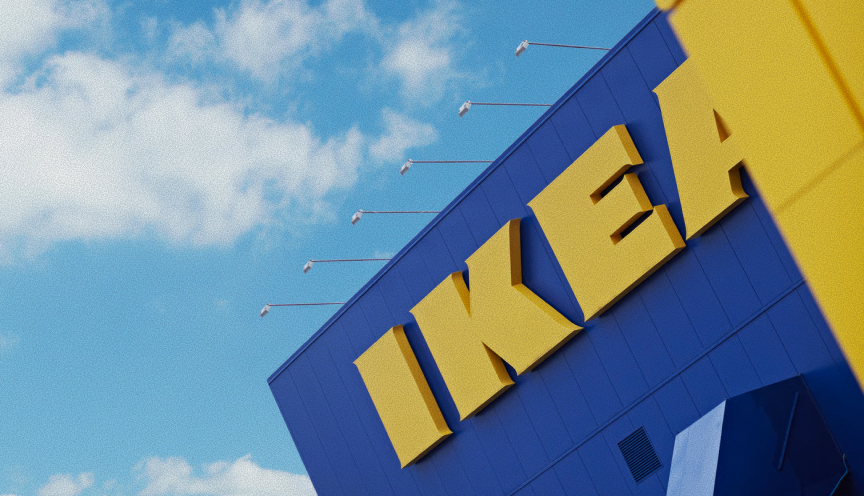 Façade d’un magasin IKEA aux couleurs bleu et jaune.