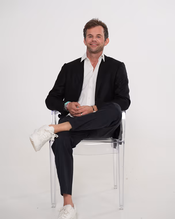 Anwalt für Krypto-Betrug und Love Scam bei Hortmann Law arbeitet am Laptop