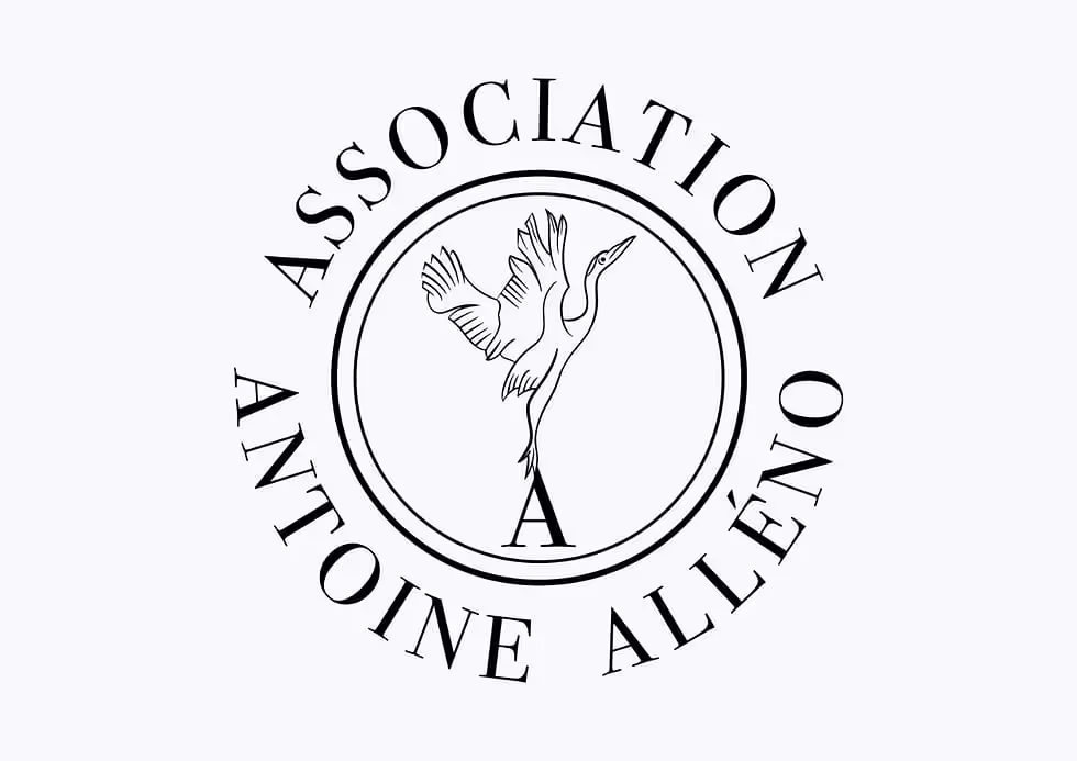 Logo en noir et blanc de l'Association Antoine Alléno avec un oiseau stylisé en vol au centre d'un cercle.