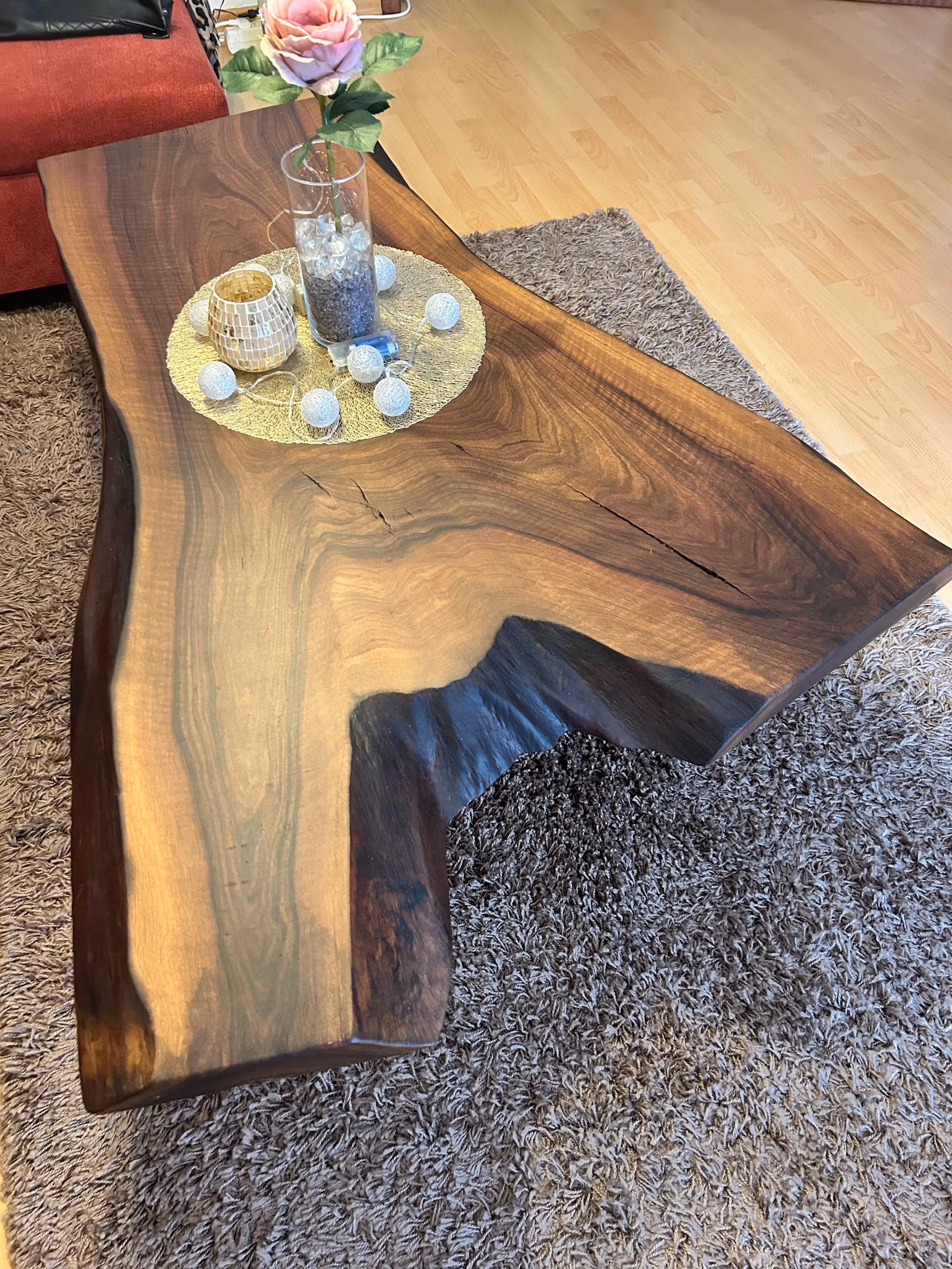 Couchtisch aus amerikanischem Nussbaum – Handgefertigt von der Tischmanufaktur Faasch