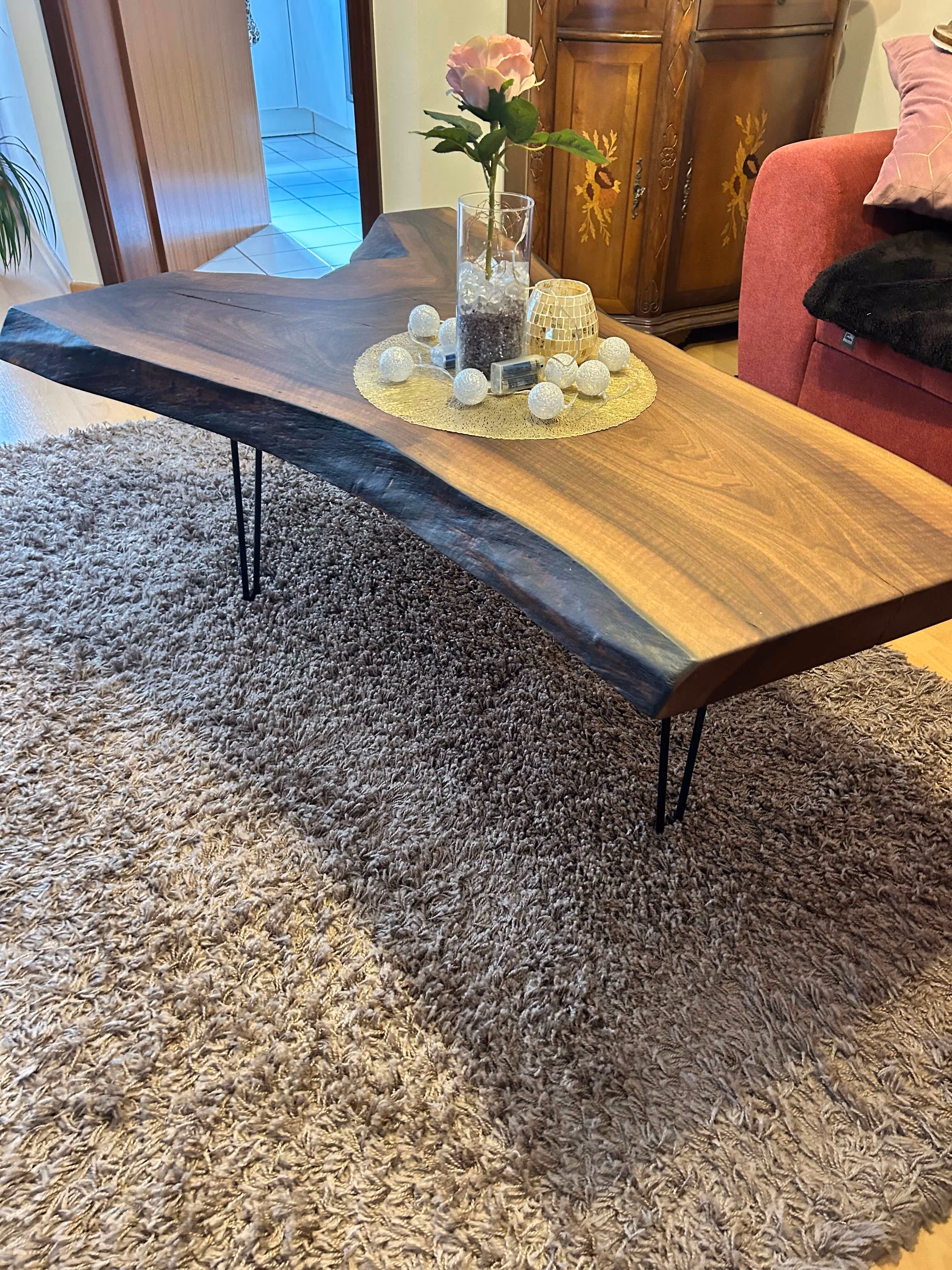 Couchtisch Nussbaum für Frau Faasch, Hamburg