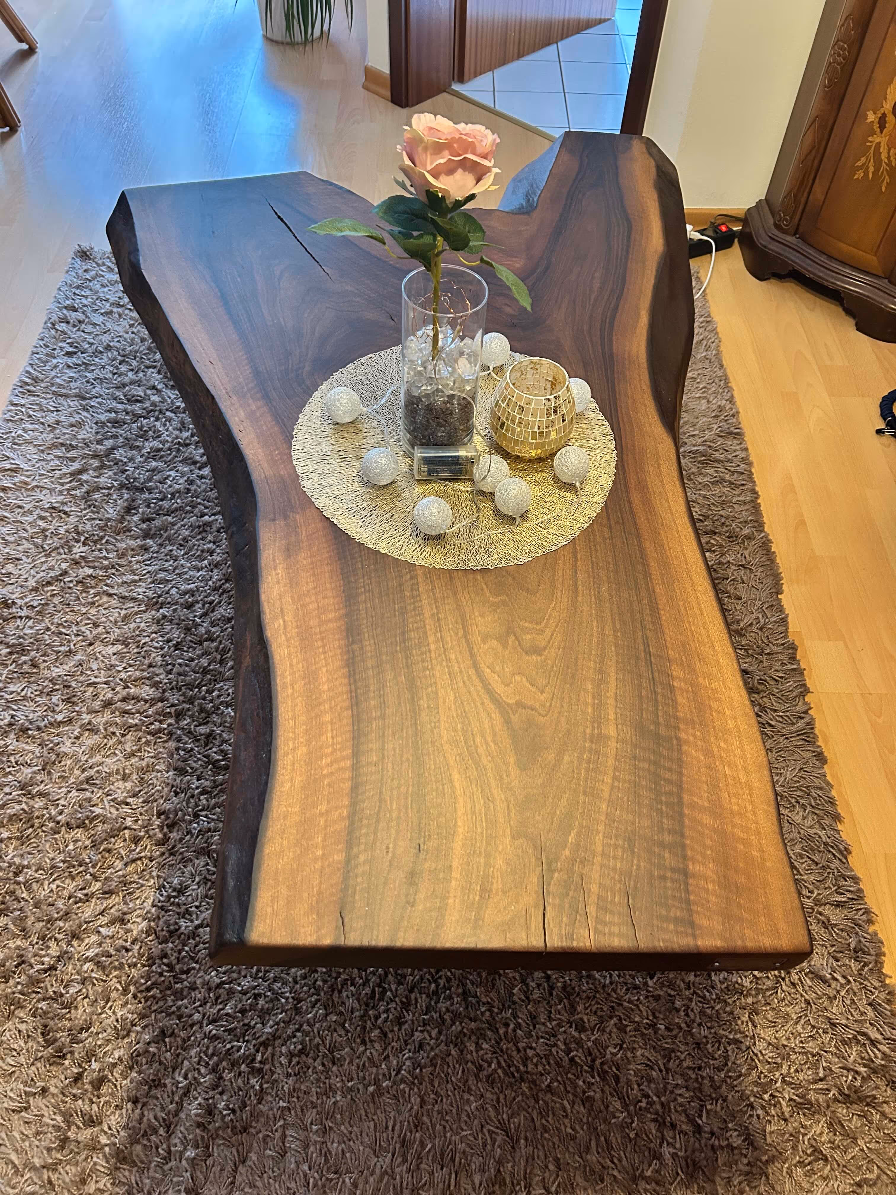 Couchtisch Nussbaum für Frau Faasch, Hamburg