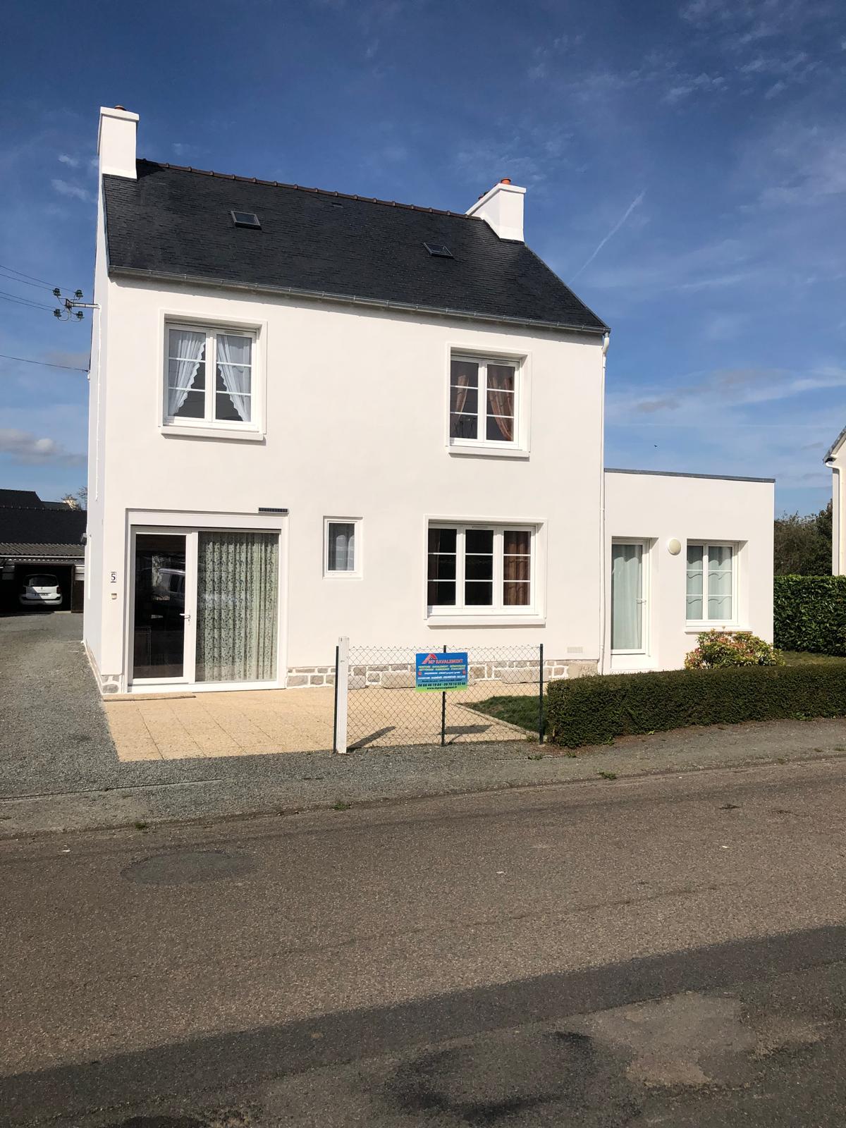 Personne faisant de la plomberie