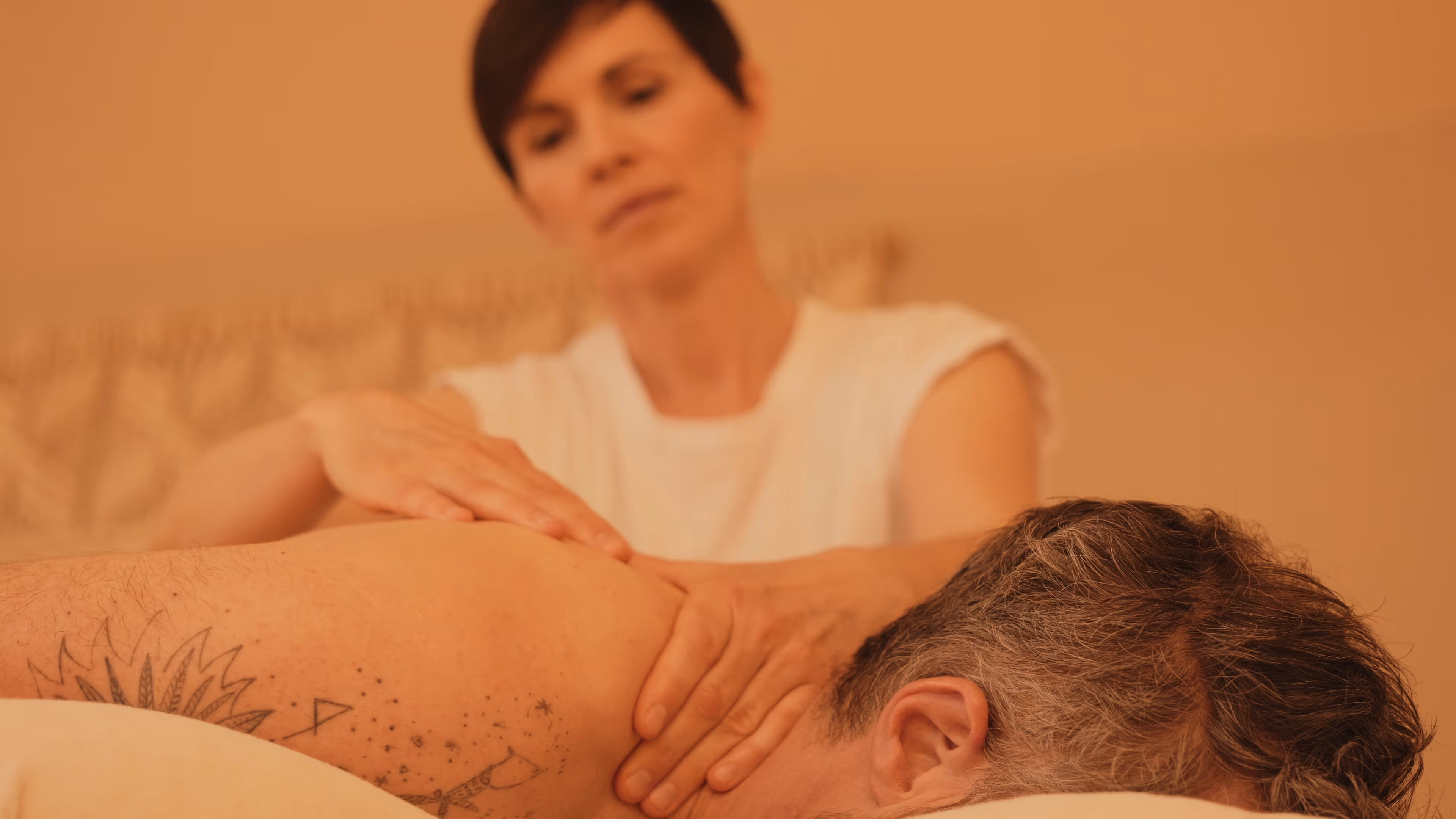 Achtsame Rückenmassage von Lisa Schibli