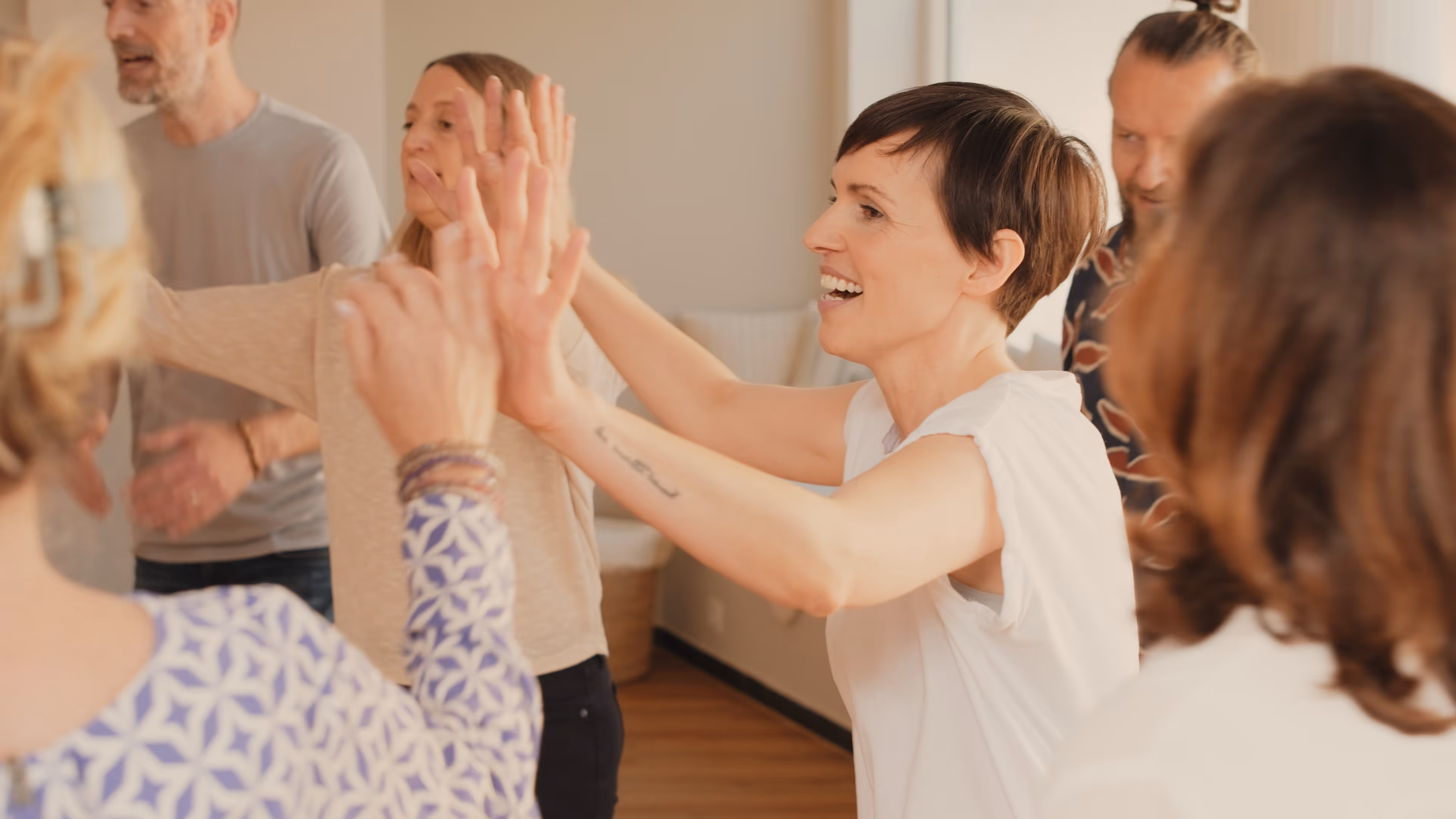 Bodymusic mit Lisa Schibli. Abklatschen im Kreis