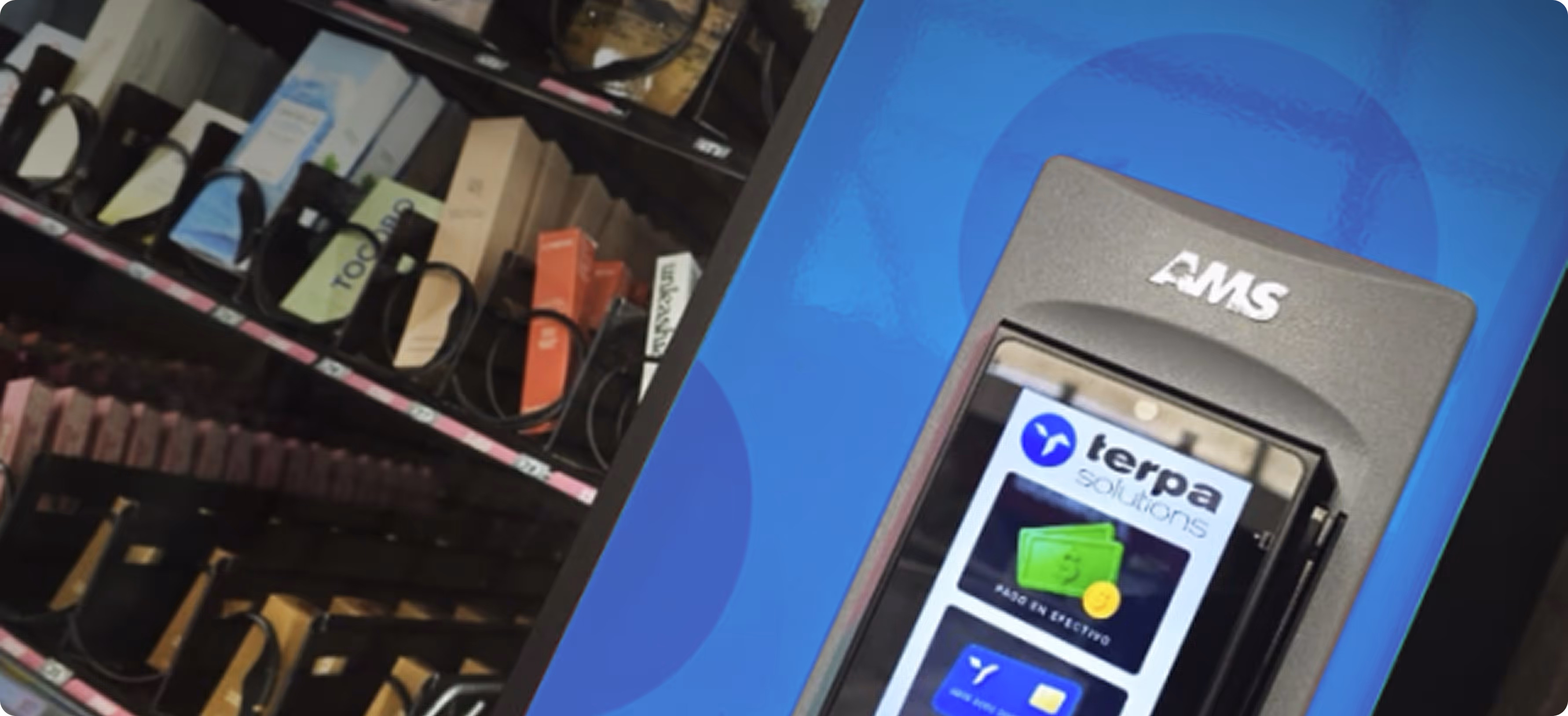 Terminal de pago cashless instalada en una máquina expendedora