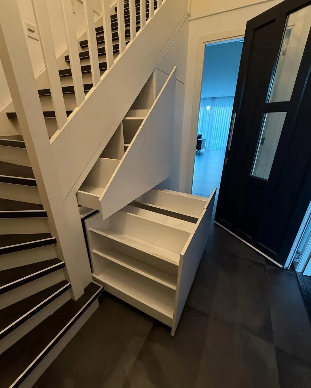 Trapkast goede oplossing op maat, opbergruimte onder trap maatwerk door SA Meubels Harderwijk