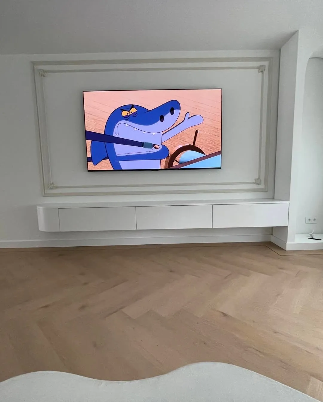 Witte zwevende TV-meubel op maat wandmontage, TV meubels op maat door SA Meubels Harderwijk