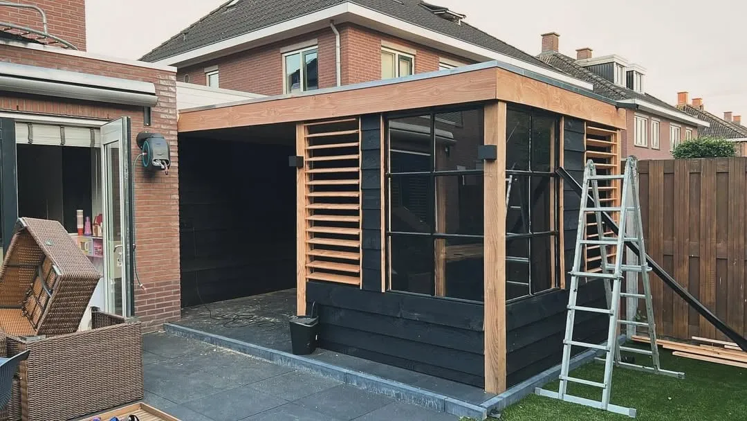 Douglas veranda op maat met houten constructie, veranda maatwerk door SA Meubels Harderwijk