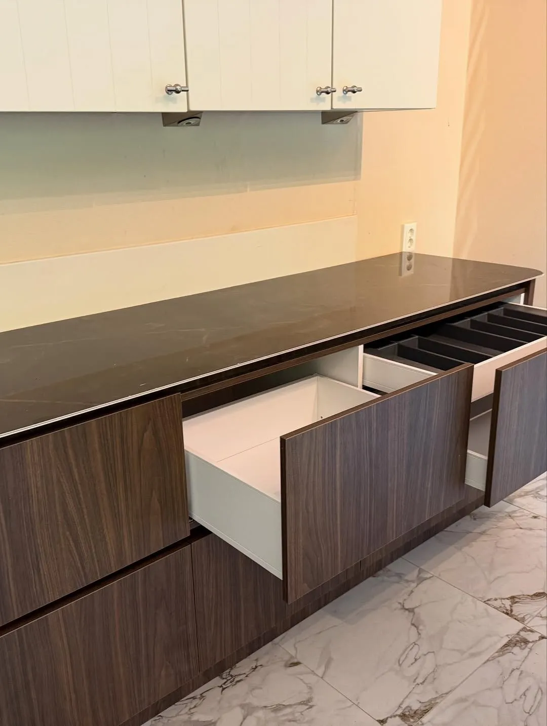 Keuken op maat met ronde hoeken, keuken meubels op maat modern design door SA Meubels Harderwijk