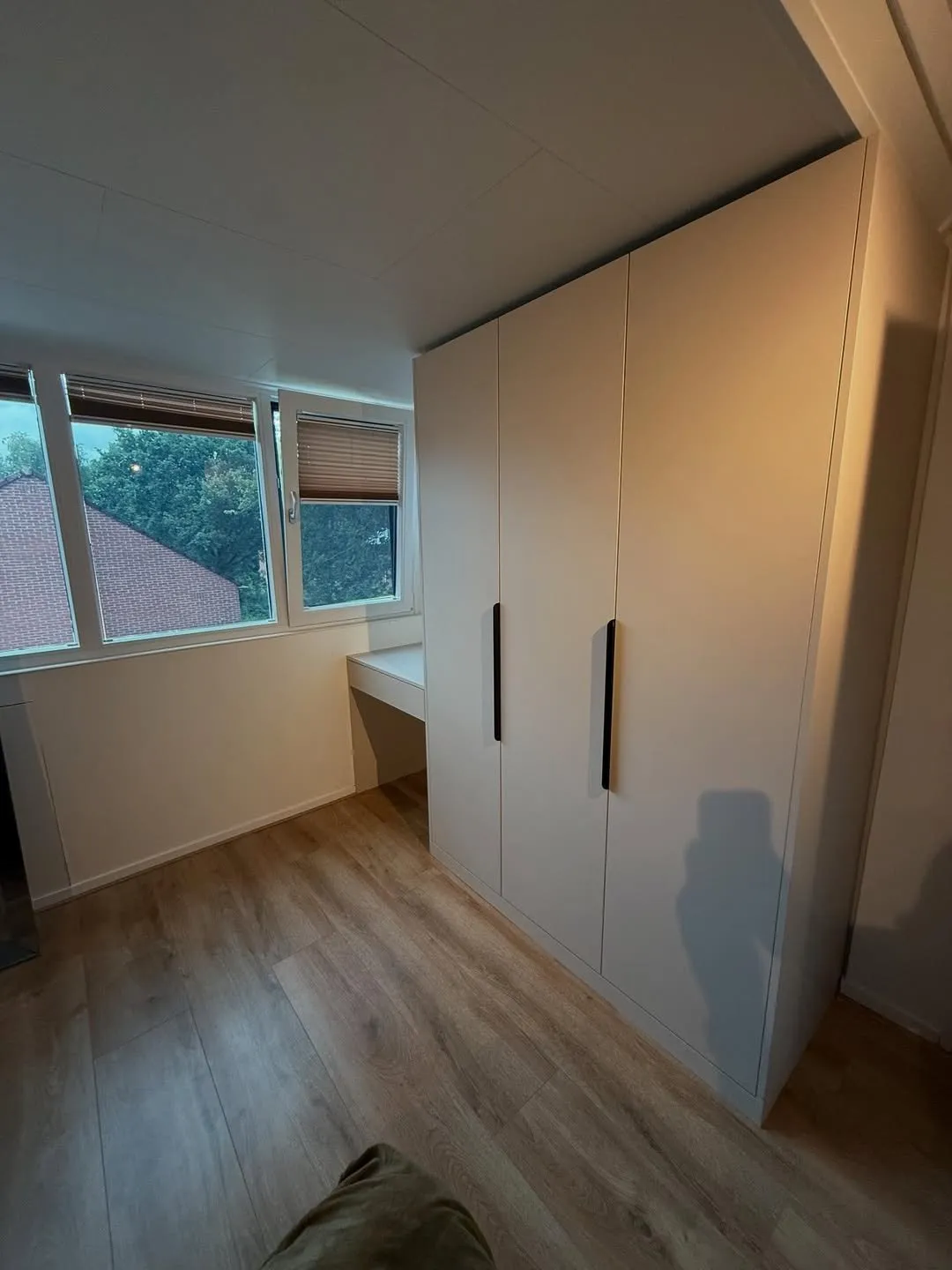 Kast op maat in wit rechthoekig design, maatwerk opbergkast door SA Meubels Harderwijk.