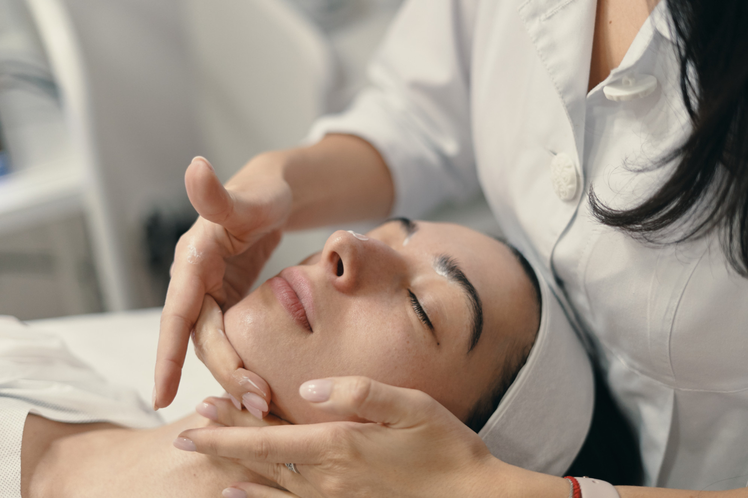¿Por qué el envejecimiento facial comienza antes de los 30 y cómo prevenirlo?