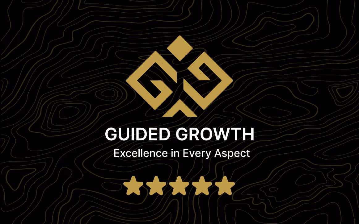 Logo von Guided Growth mit dem Slogan Spitzenleistung in jedem Bereich und fünf goldenen Sternen auf schwarzem Hintergrund mit Höhenlinien.