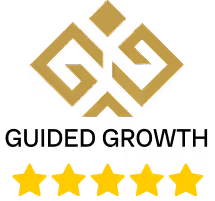Abstraktes goldfarbenes geometrisches Logo mit fünf gelben Sternen darunter.