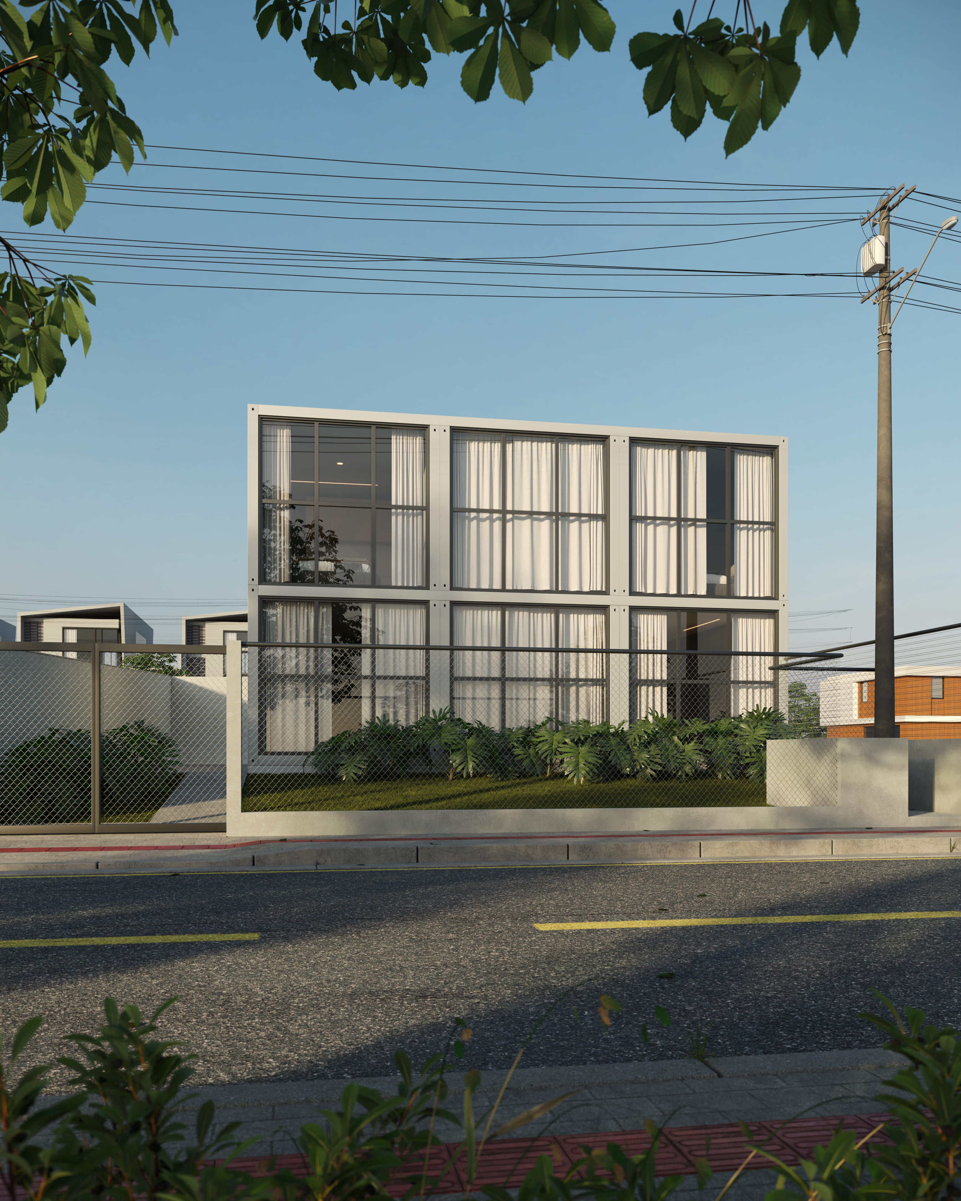 Casa moderna de dois andares com grandes janelas de vidro, deck de madeira e um jardim com pedra e plantas.