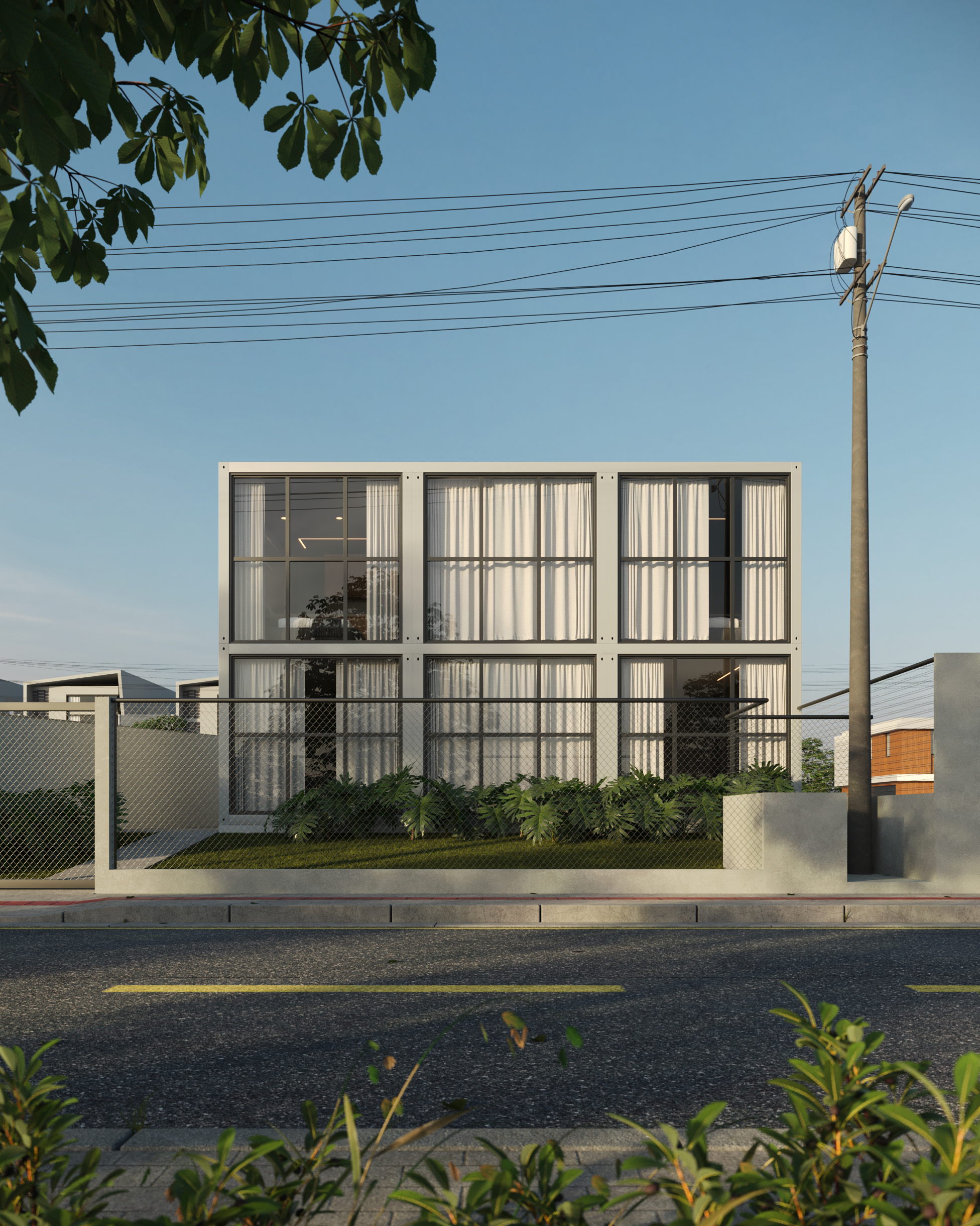 Casa moderna de dois andares com grandes janelas de vidro, deck de madeira e um jardim com pedra e plantas.