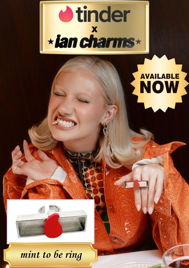 A custom gum holder ring