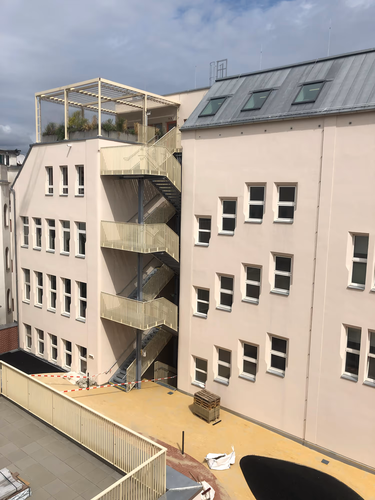 Persönliche Referenz Arch. Dipl.-Ing. Daniel Kernegger – Schule Landsteinergasse Wiesberggasse Wien