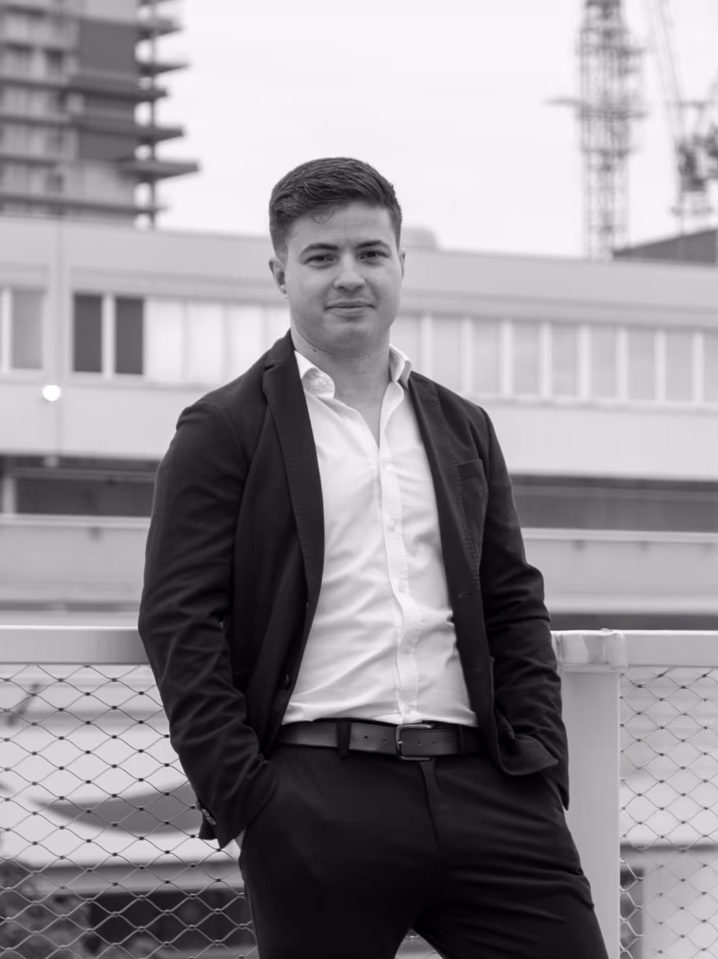 Schwarz/Weiß Portraitbild von Arch. Dipl.-Ing. Daniel Kernegger