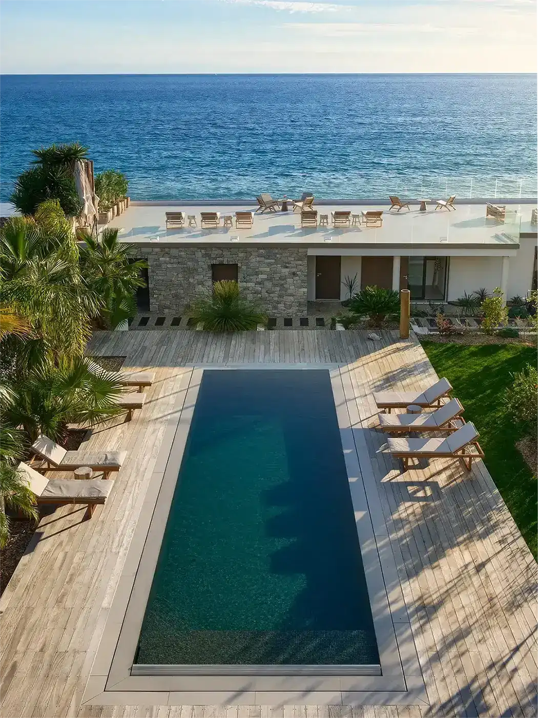 Piscine miroir chauffée au sel de la Villa L'Île Verte, vue mer panoramique La Ciotat