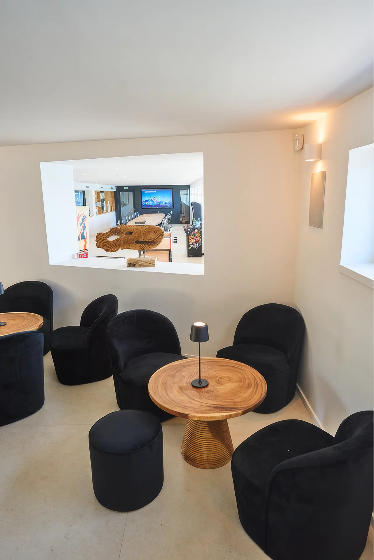 Salon bar lounge intérieur de la Villa L'Île Verte, La Ciotat Provence