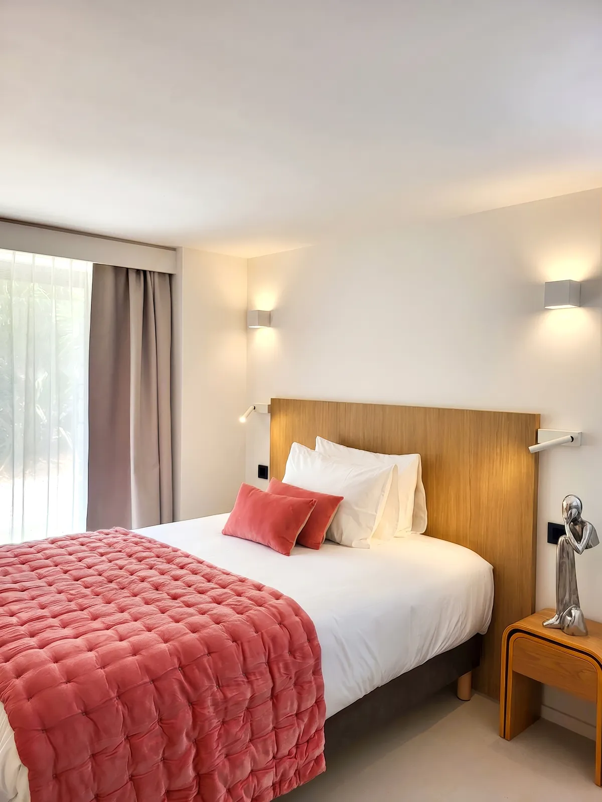 Chambre simple n°8 de La Villa L'Île Verte — espace intimiste avec vue sur la Méditerranée, La Ciotat