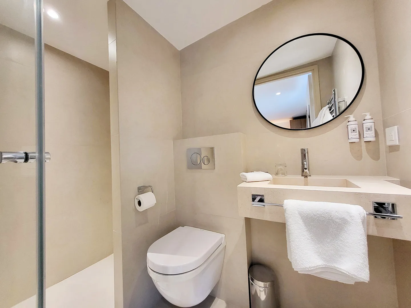 Salle de bain du Pavillon n°10, Villa L'Île Verte — suite prestige avec équipements luxe, La Ciotat