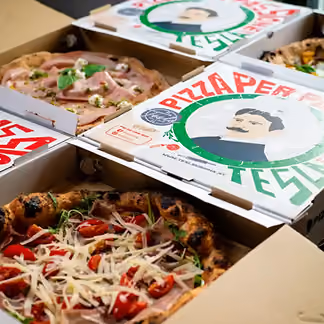 Tesla Pizza Wien Verpackung