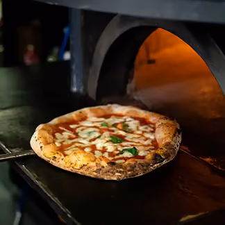 Pizza im Ofen