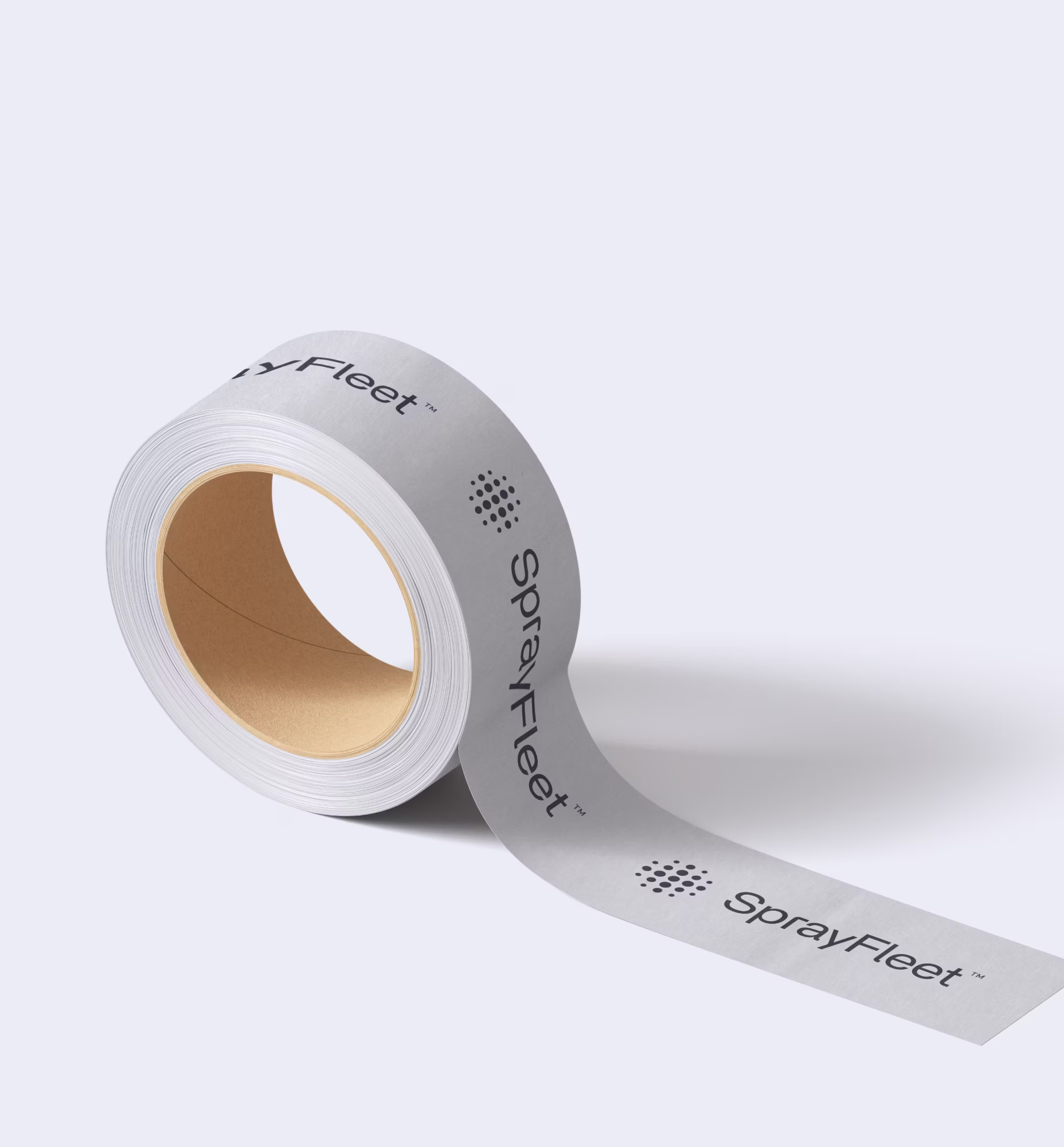 Rulle hvid pakketape med SprayFleet-logo og branding trykt på.