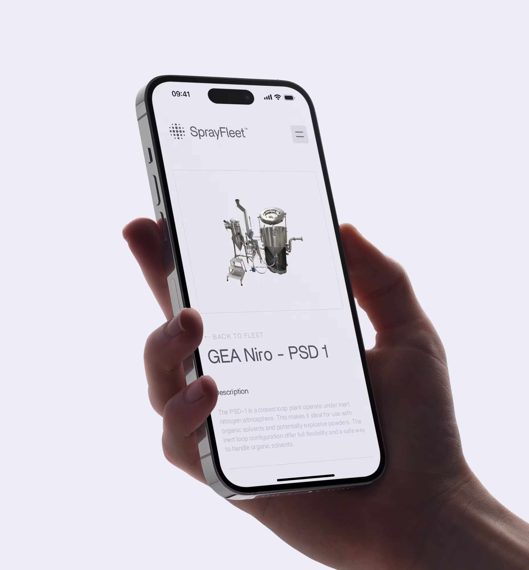 Hånd der holder smartphone med SprayFleet-hjemmeside med detaljer om GEA Niro - PSD 1 udstyr.