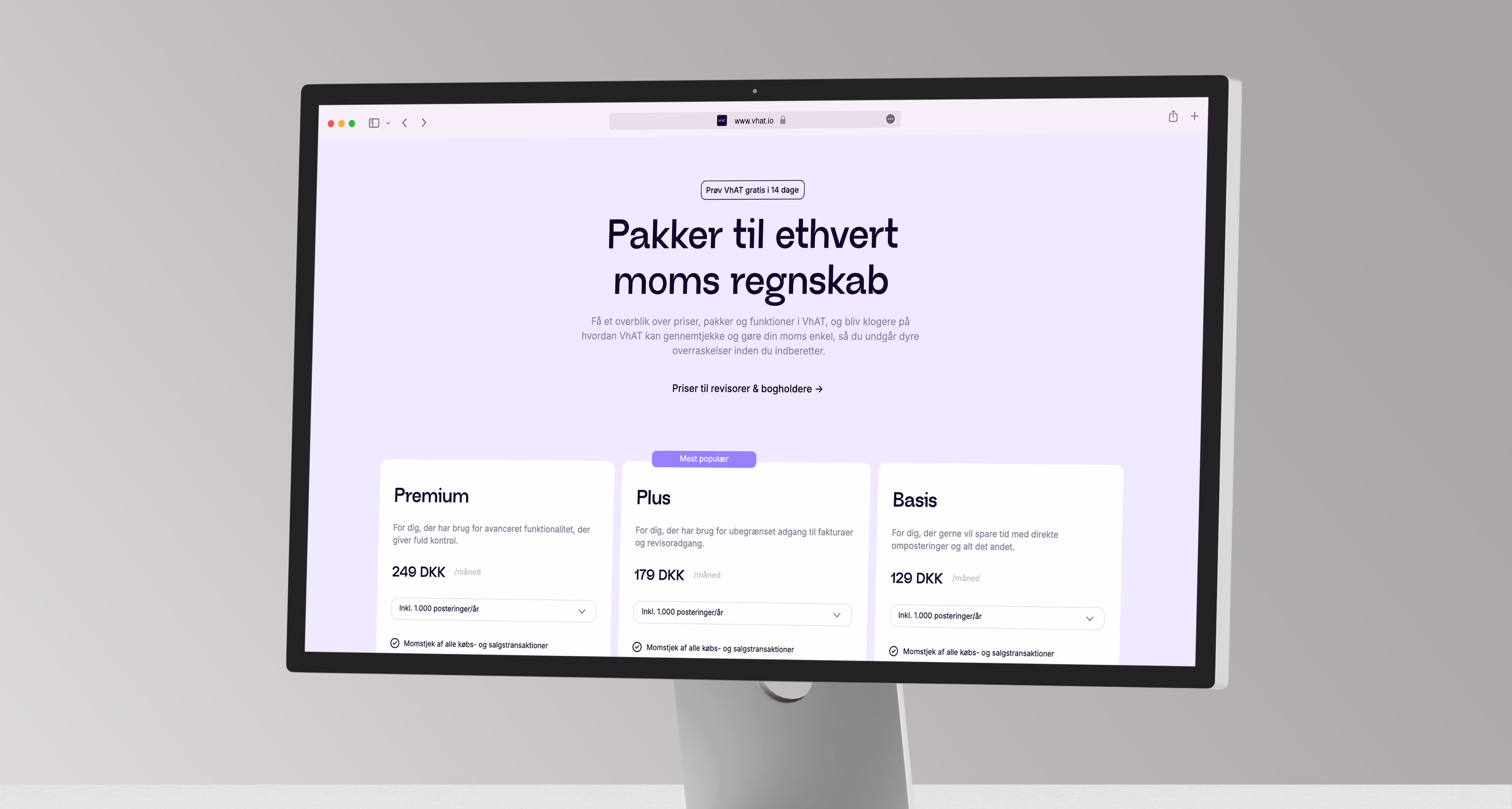 Collage af VhAT-branding med arbejdende og smilende personer, app-interface på mobil og tekst der promoverer nem og sikker momshåndtering.
