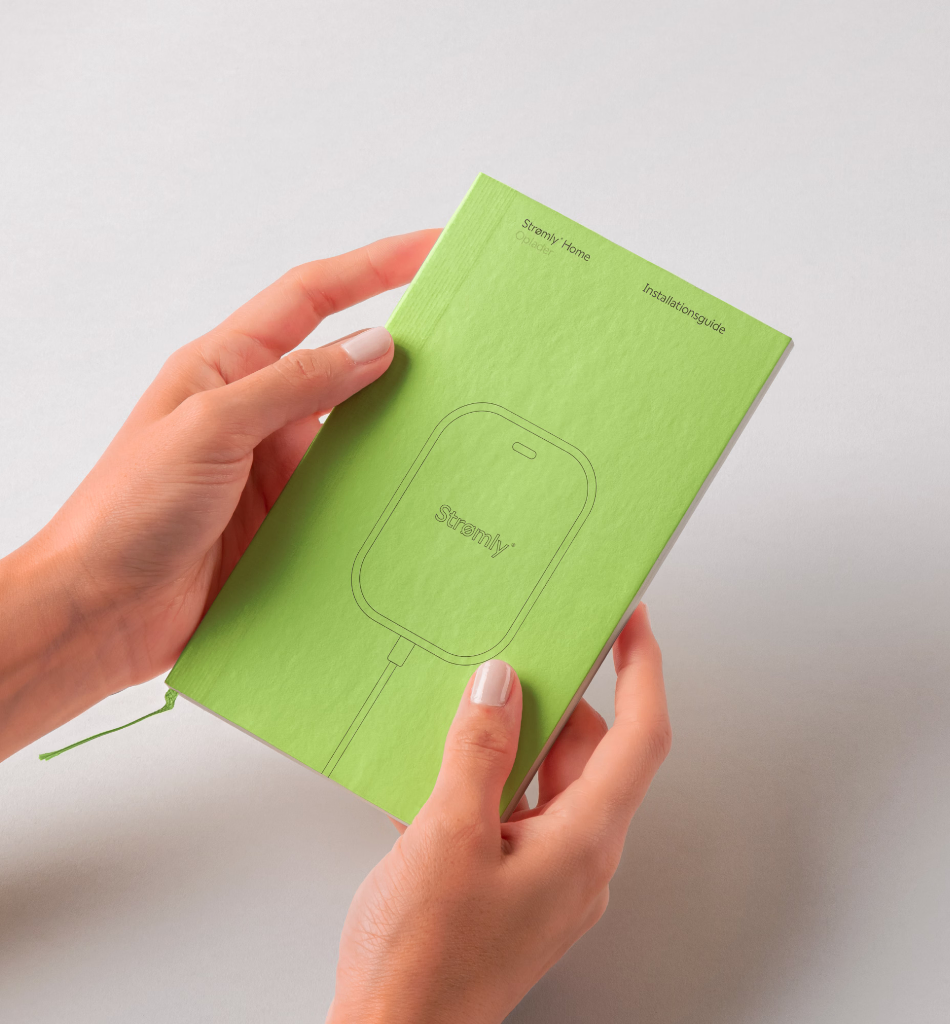 Navigationsmenu i mobilapp med knapperne Power, Opladning, Overblik og Hjem, hvor Opladning er markeret med grønt.