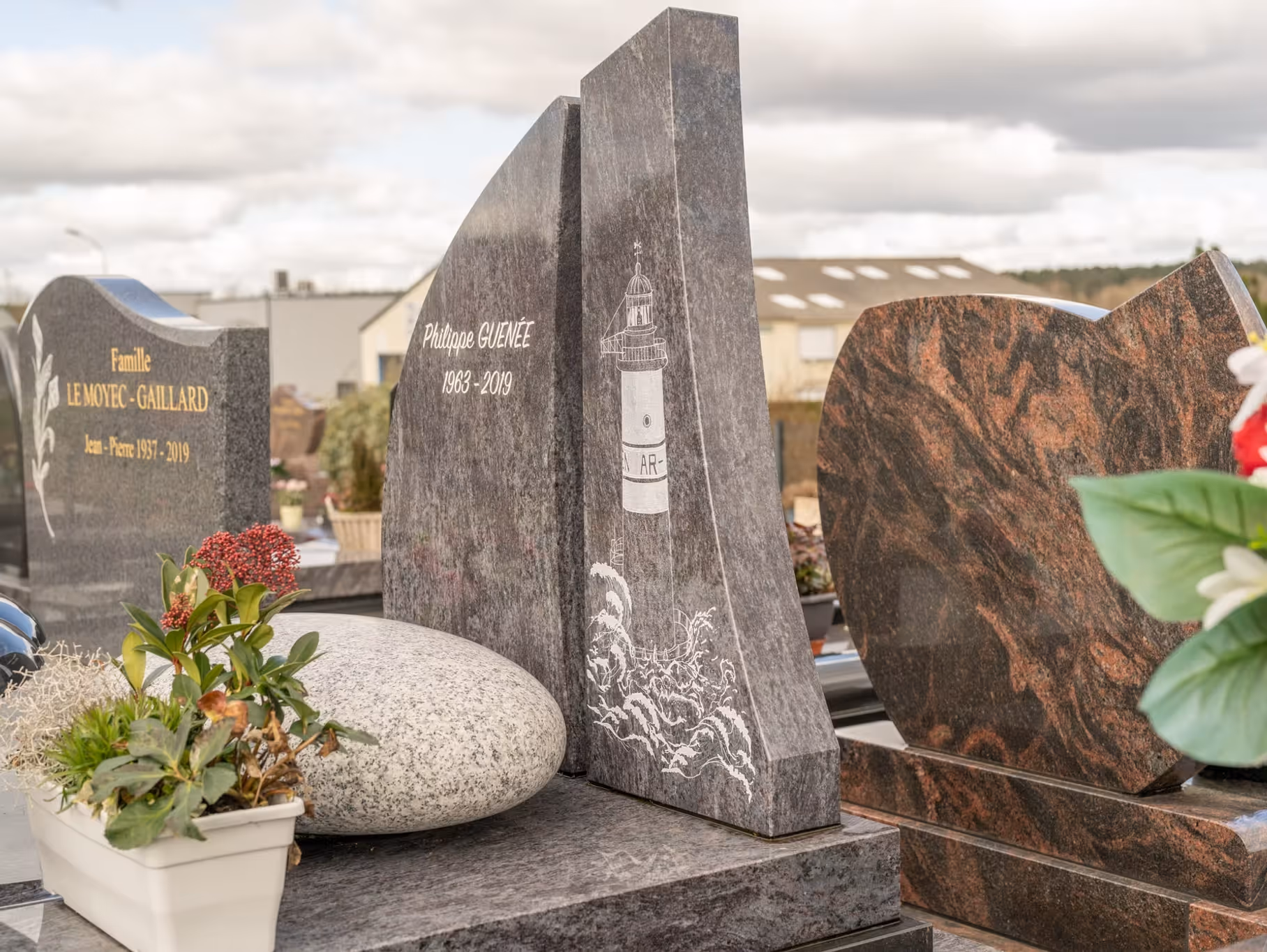 Installation de tombes : notre expertise à Liffré