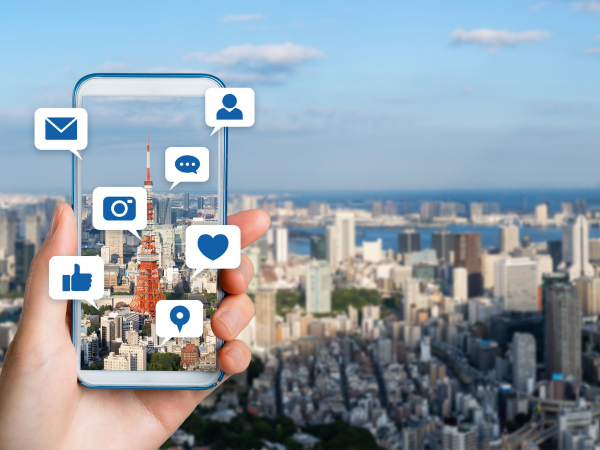 A guest posting a picture of a tourist place on his social media.