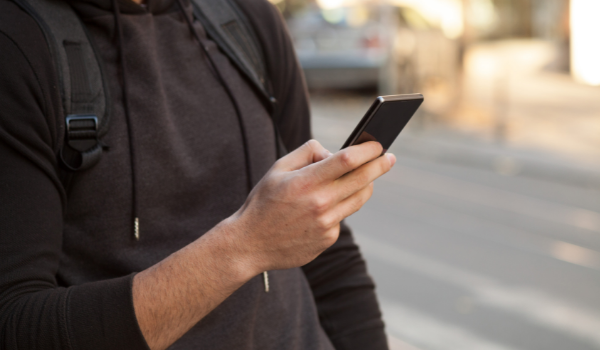 A traveller checking SEO friendly website of a tour operator