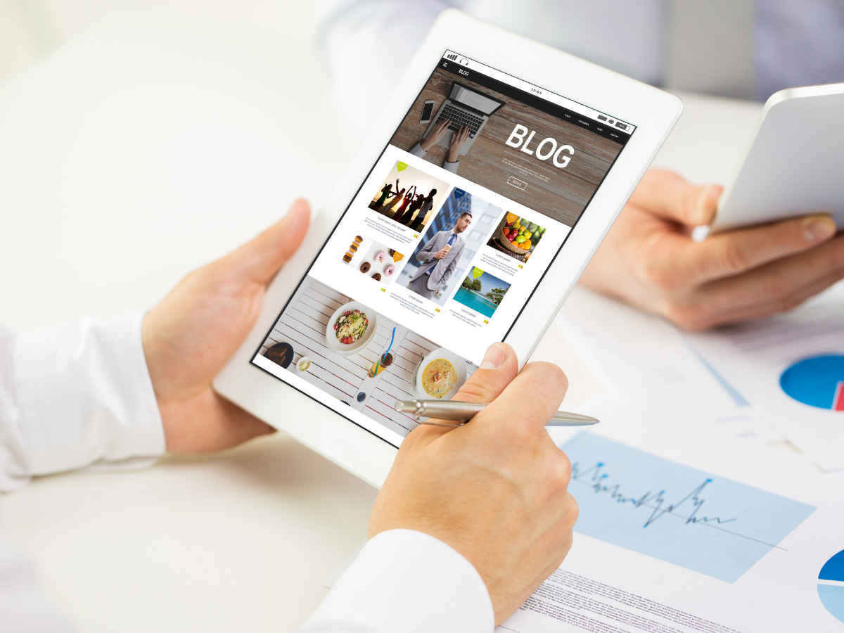 Tour operator creating blogs to promote tour packages online