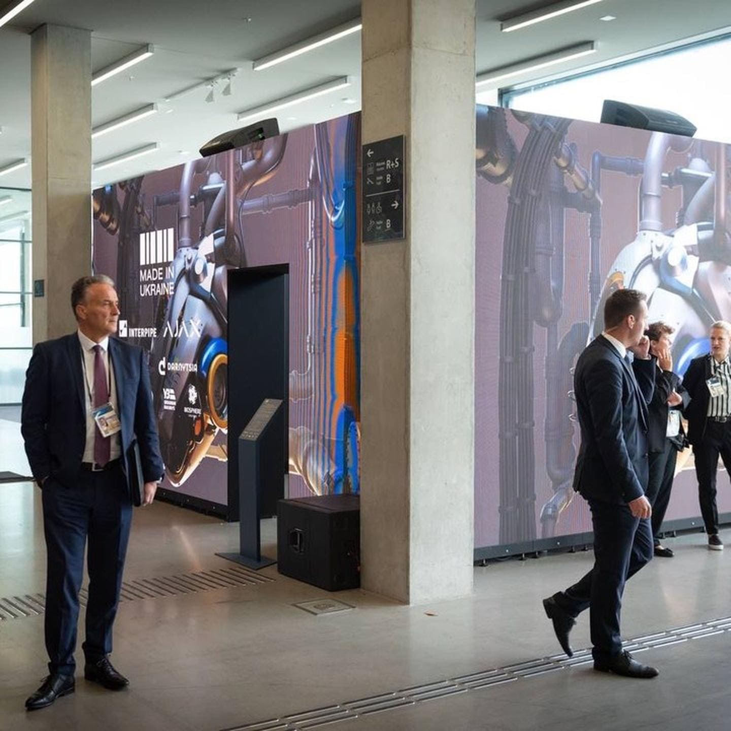 ‘Iron Heart‘ LED Installation, Ukraine Recovery Conference