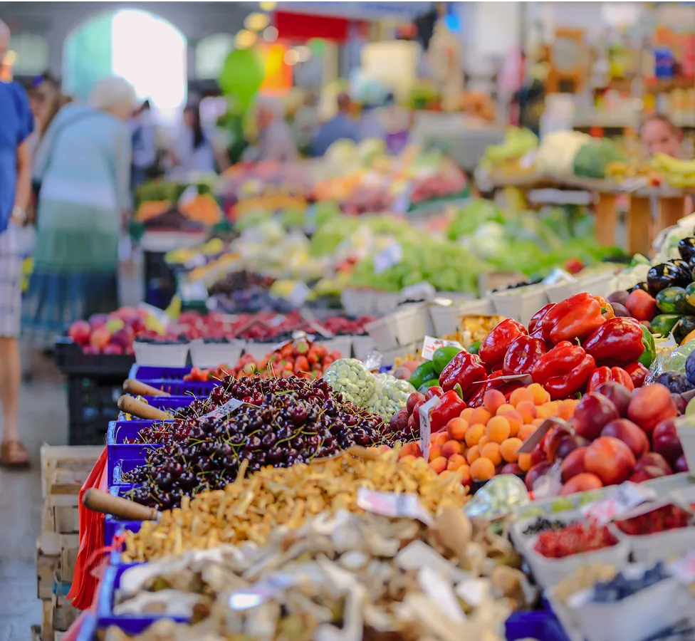 Marché avec des fruits et légumes