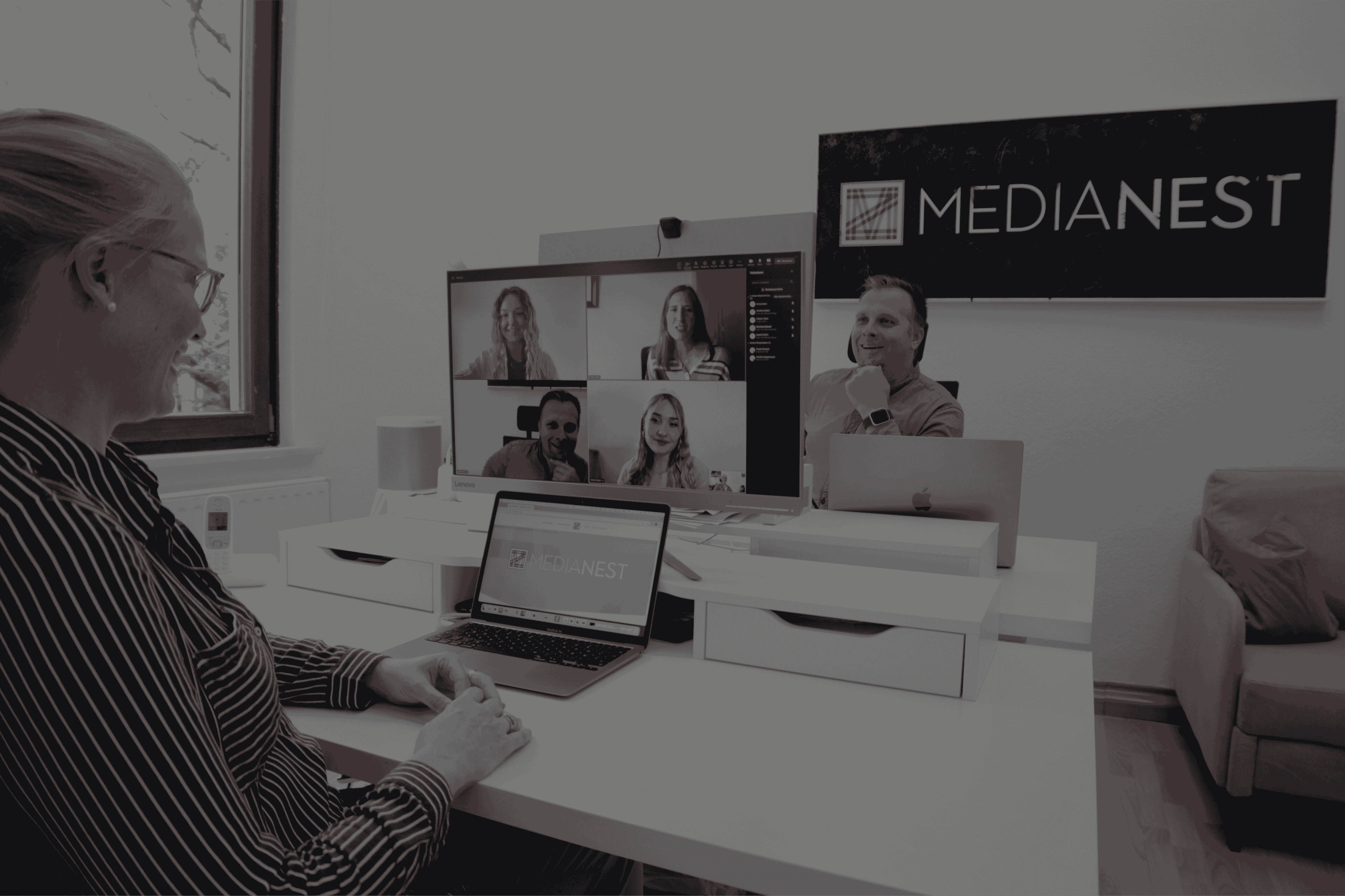 Teamfoto als Bildmontage vom Medianest-Team