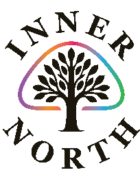 Inner North-logo med et tre i midten omsluttet av en pilform i flerfarger.