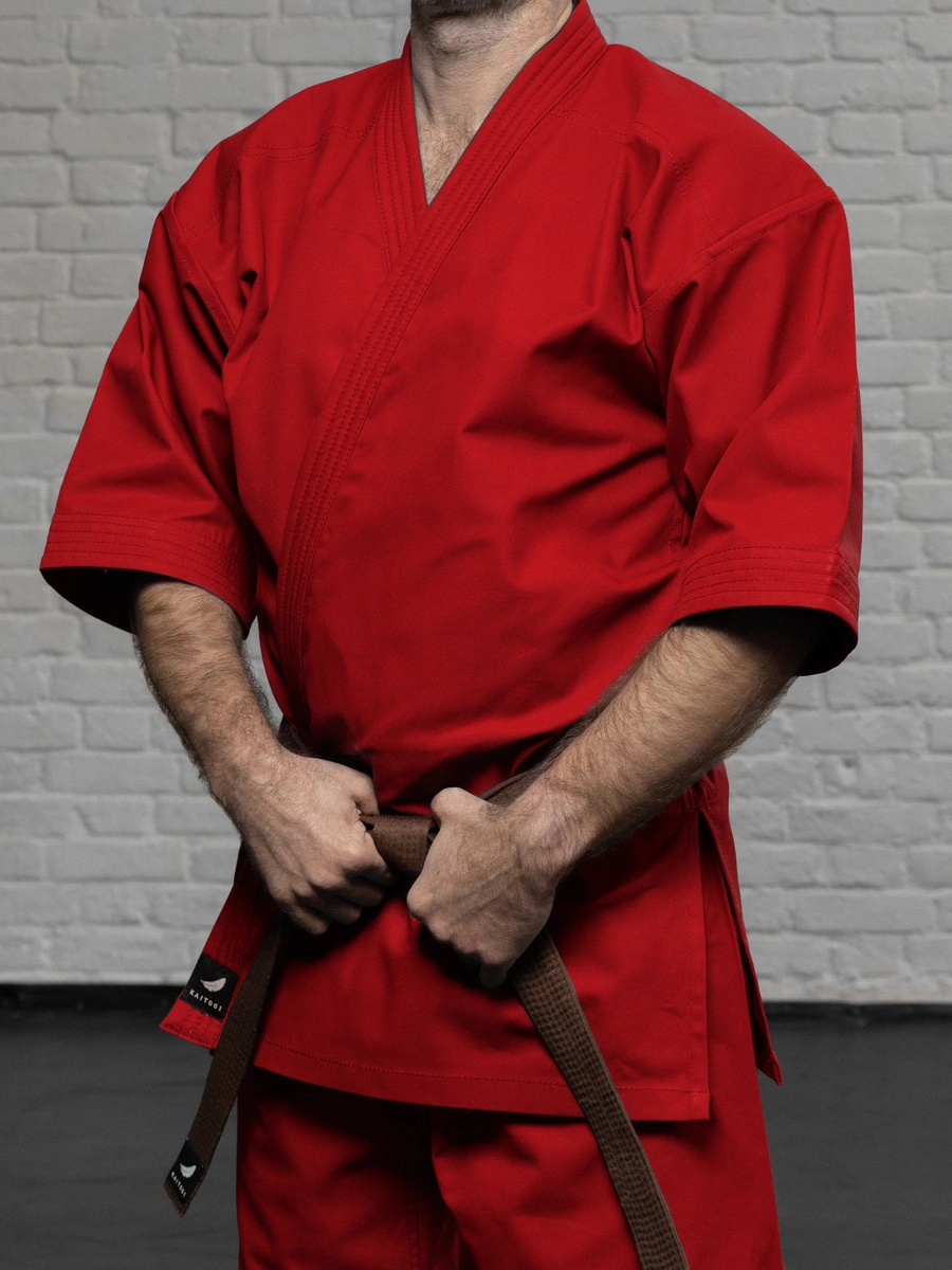 Красное ги KAITOGI K4M5: рукав три четверти, текстура хлопка, вид сбоку