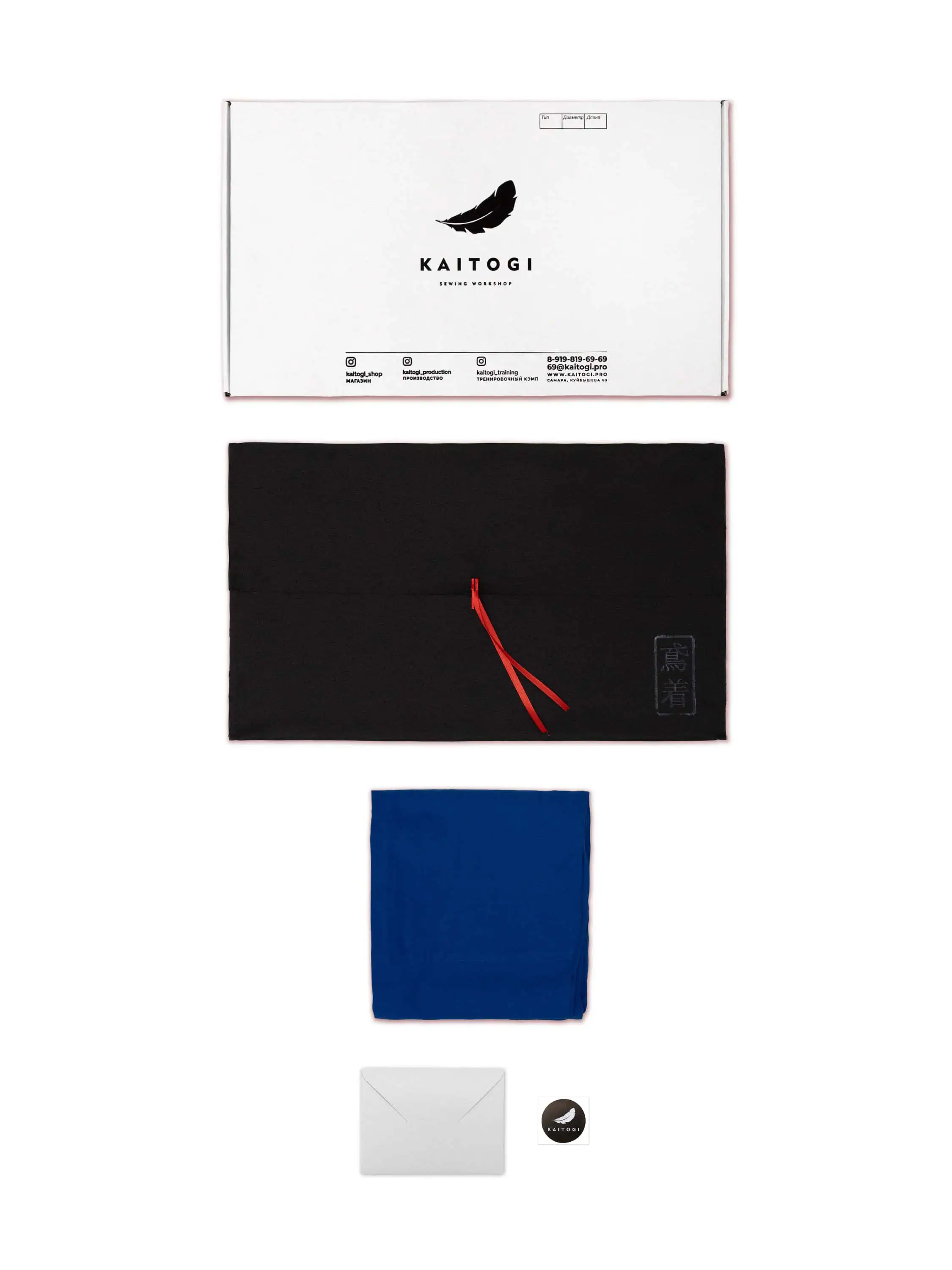 Комплектация и детали оригинальной упаковки синей куртки кайтоги для единоборств