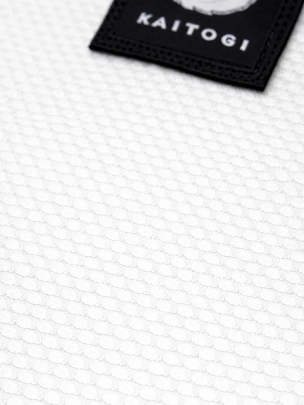 Детализация белой плетёной ткани тренажера: высокая износостойкость и текстура как у кимоно