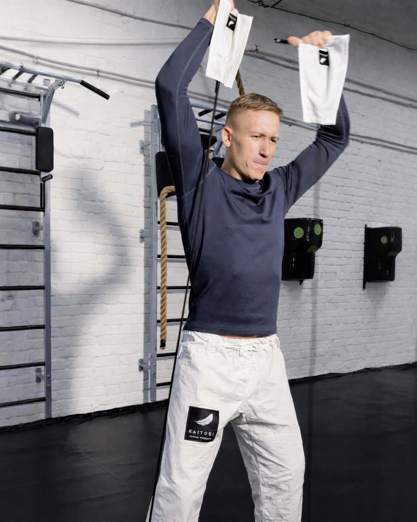 Отработка входа на бросок с тягой белого тренажера Master вверх