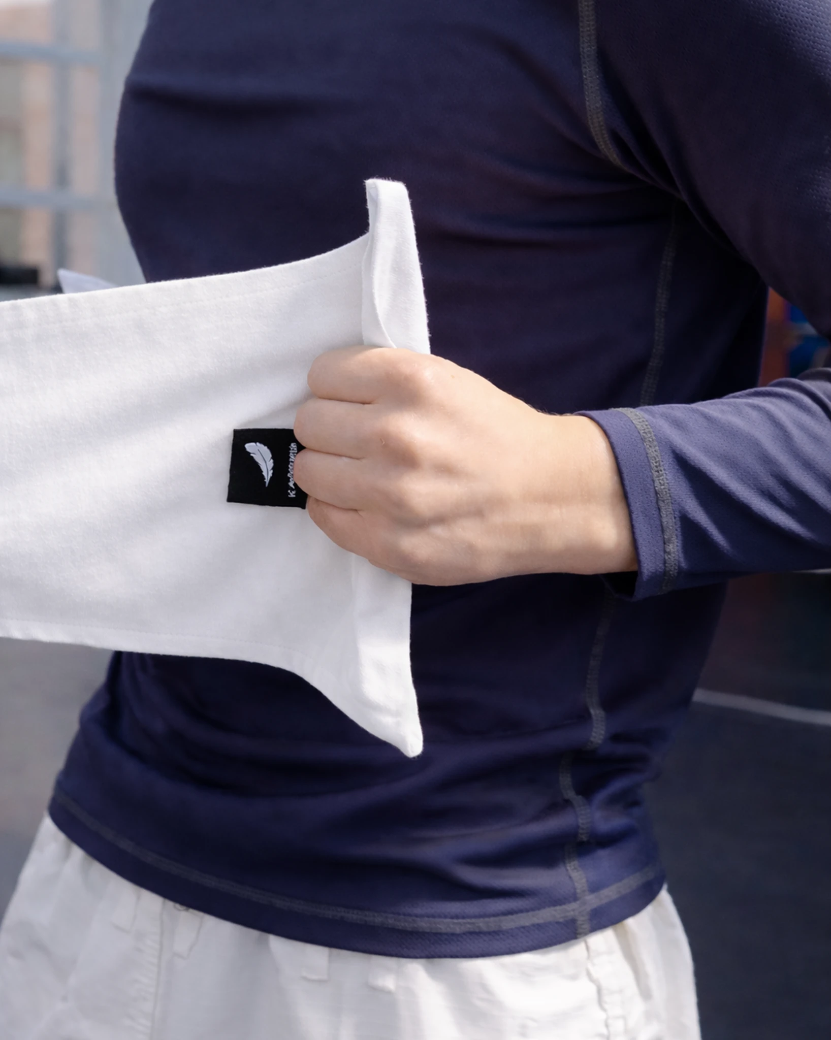 Детский захват за белую хлопковую вставку тренажера Учикоми Старт: имитация отворота кимоно