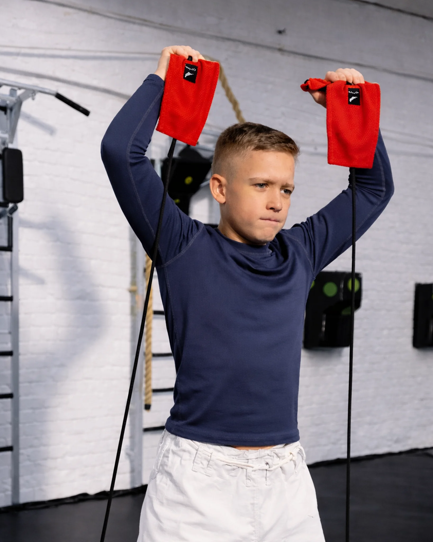 Вход на бросок с красным тренажером Учикоми: тяга вверх